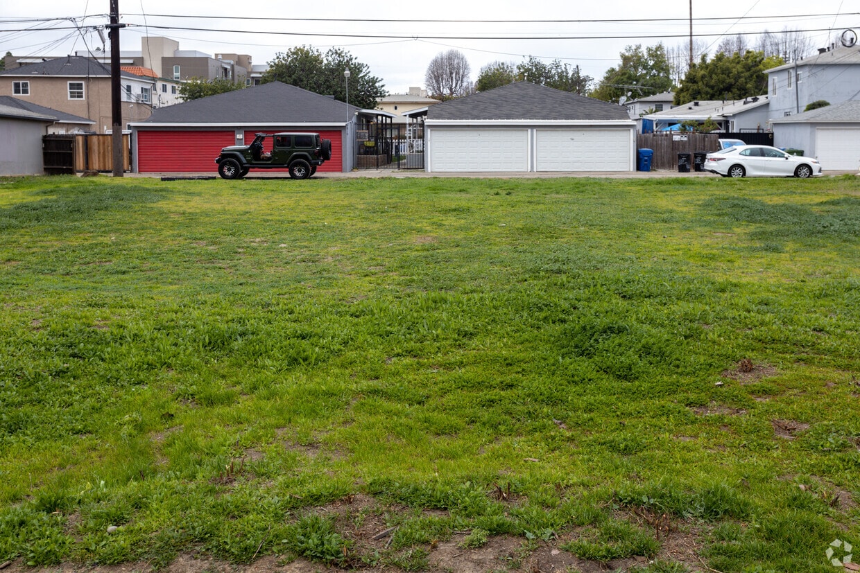 02/2022 - 8829-8841 Reading Ave
