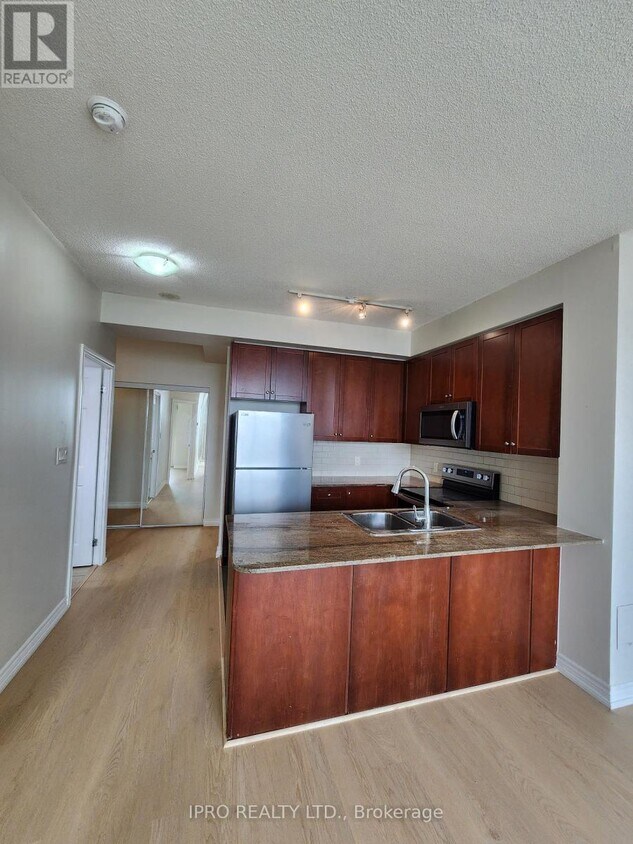Photo principale - 3504-3504 Hurontario St