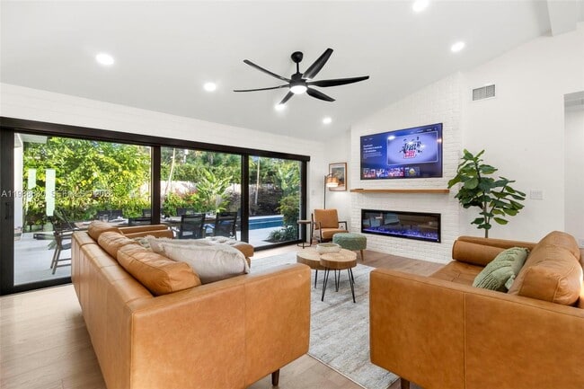 Building Photo - 3540 NE 28th Ave