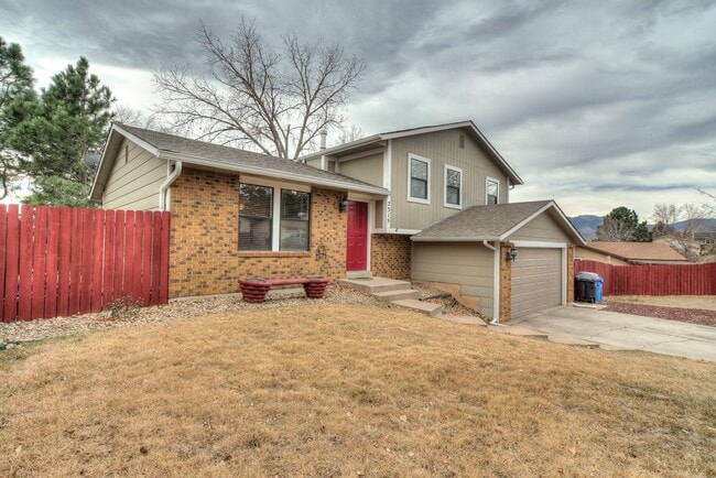Building Photo - 3 bed 2 bath 2 car, Central Location, Moun...