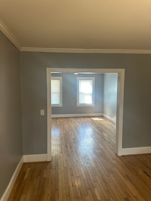 Foto del edificio - 3 bedroom with huge rear yard