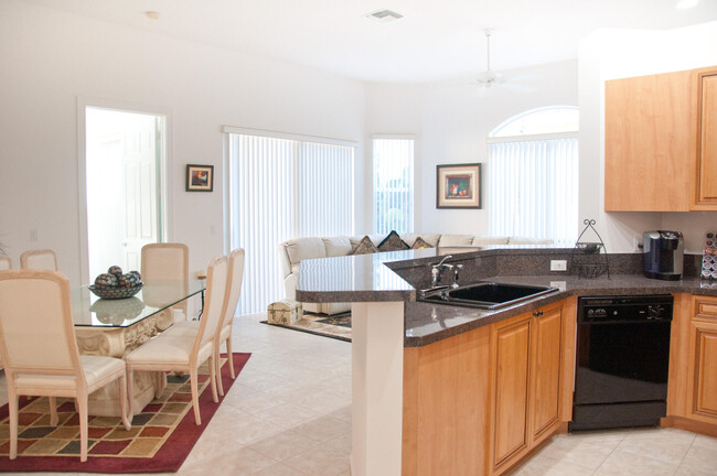 Foto del edificio - 7684 Hummingbird Ct