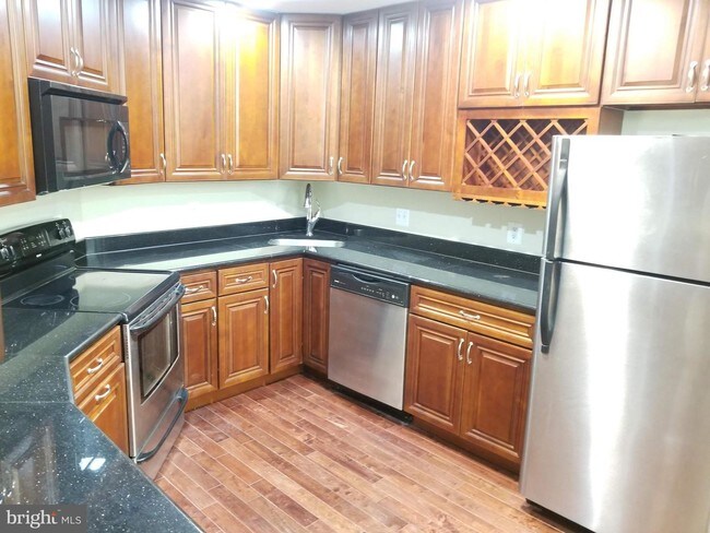 Foto del edificio - 320 61st St NE