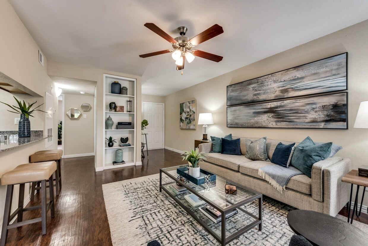 Mount Vernon Apartments | Desoto TX | Spacious Floor Plans with Hardwood Style Flooring - Mount Vernon