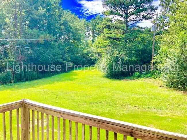 Building Photo - 3BD Brick Home on Large Lot