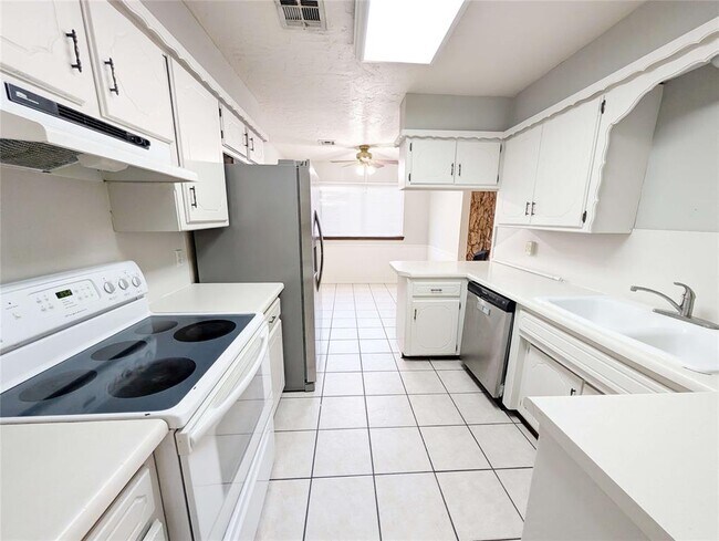 Foto del edificio - 729 W 8th St