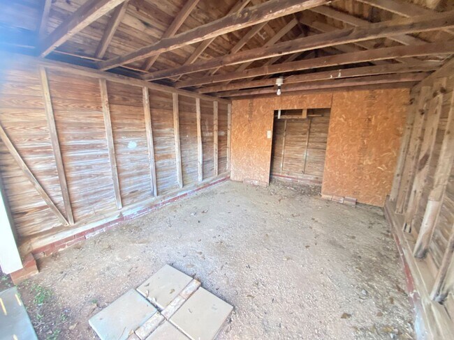 Building Photo - 2bed/1ba House off Union St S. of Downtown...