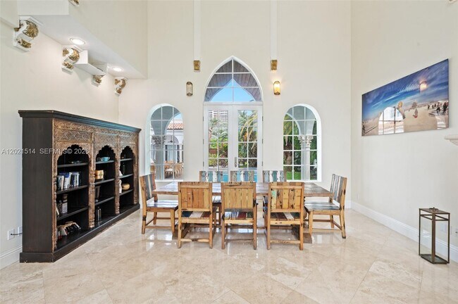 Foto del edificio - 2501 Pine Tree Dr