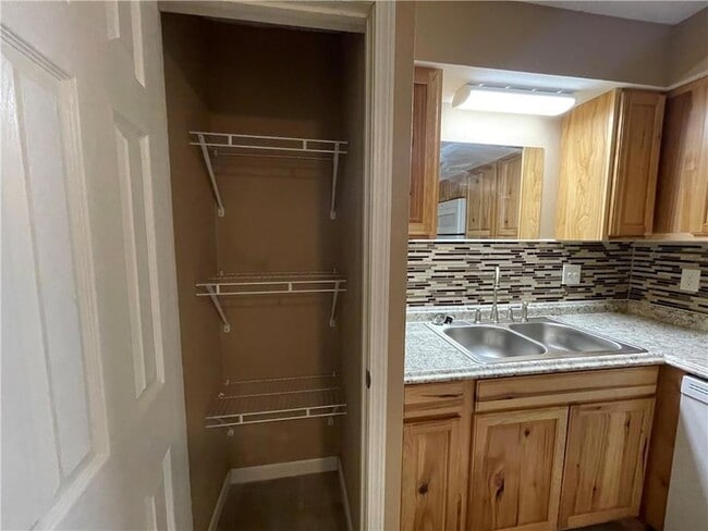 Building Photo - 2010 Cypress Pl