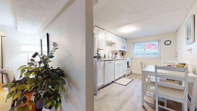 Building Photo - 79 Chestnut St