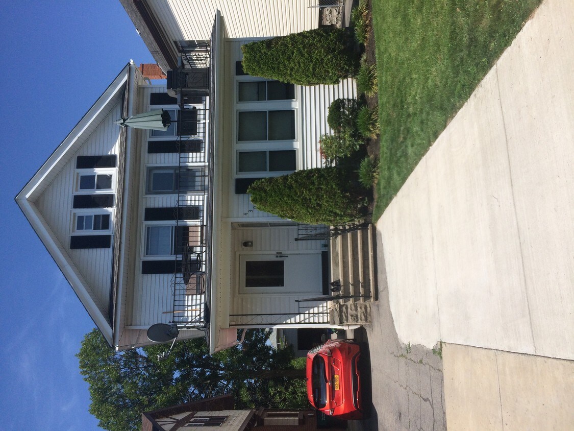 Foto principal - 430 Colvin Ave
