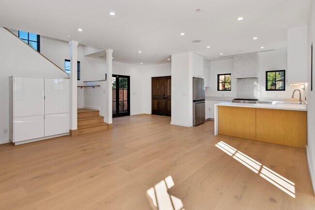 Foto del edificio - 4285 Carpinteria Ave