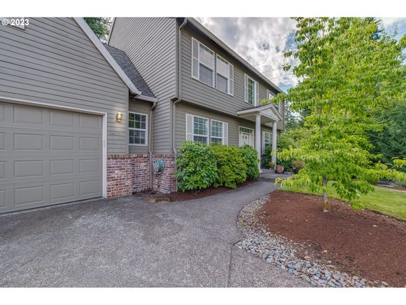 Front yard - 16655 SE Kingsridge Ct