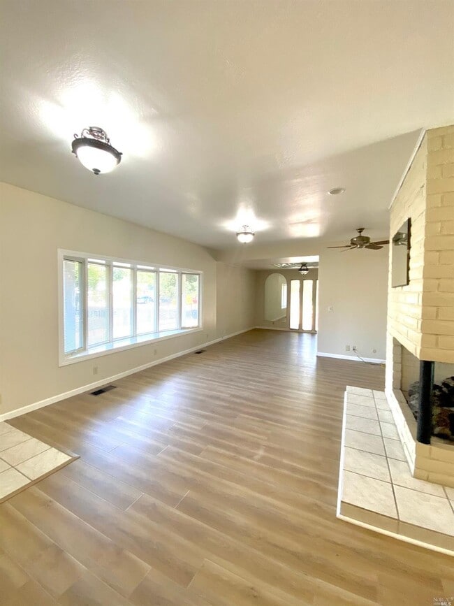 Foto del edificio - 723 Brookside Dr