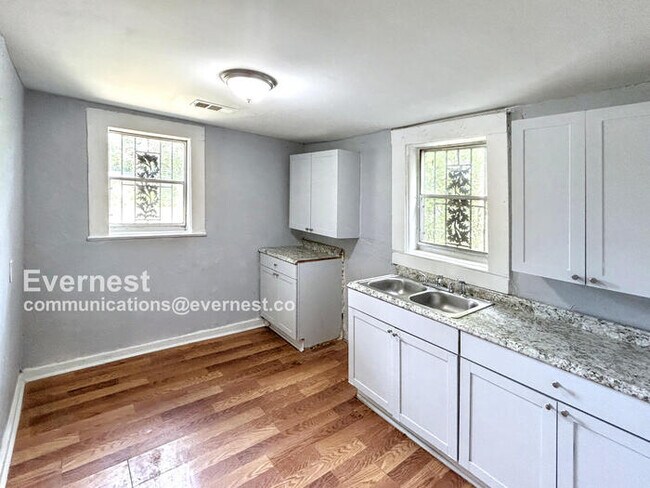 Foto del edificio - 2028 Powderly Ave SW