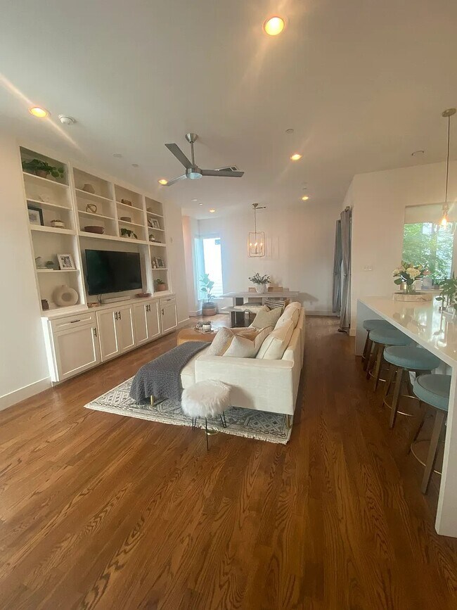 Foto del edificio - 5705 Bryan Pky