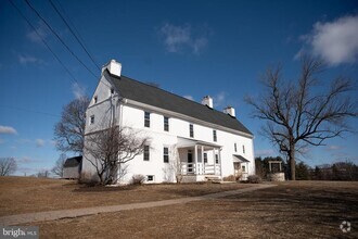 Building Photo - 395 Bishop Hollow Rd