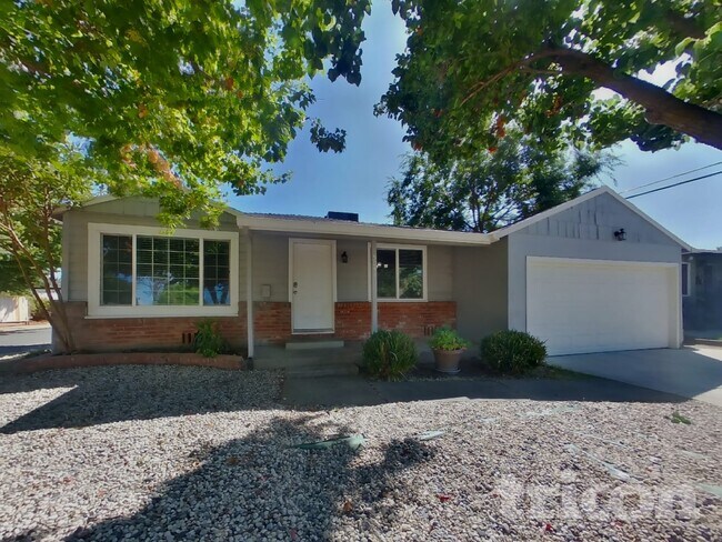 Foto del edificio - 5041 Whittier Dr