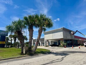 Building Photo - 7900 S Orange Blossom Trail