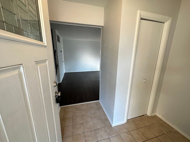 Building Photo - 3 Bed 1.5 Bath in North OKC