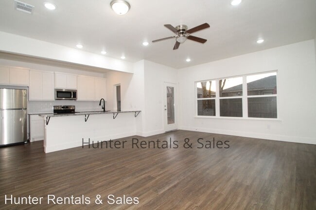 Building Photo - 3 br, 2.5 bath House - 1936 Royal Loop