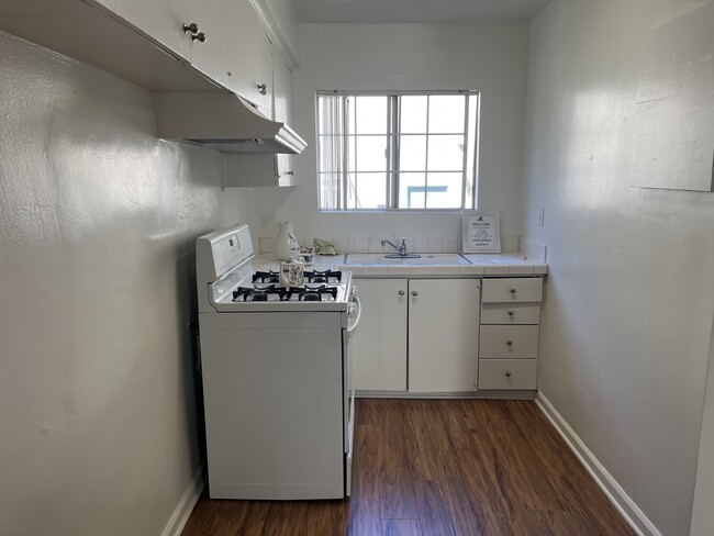 Building Photo - 6939 Hazeltine Ave