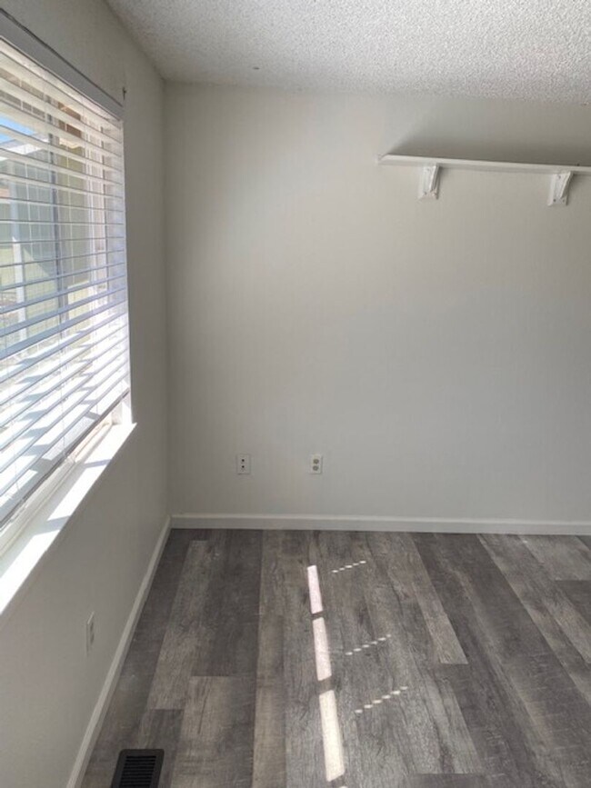 Foto del edificio - Spacious home on Large Lot