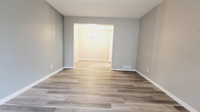 Building Photo - 268 Primrose Gardens