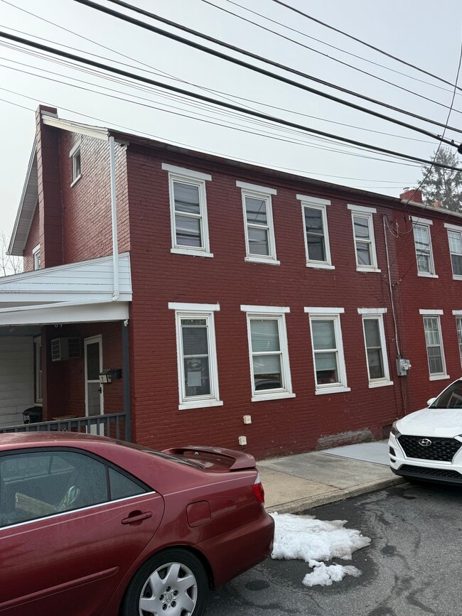Building Photo - 46-101 E Hummelstown St