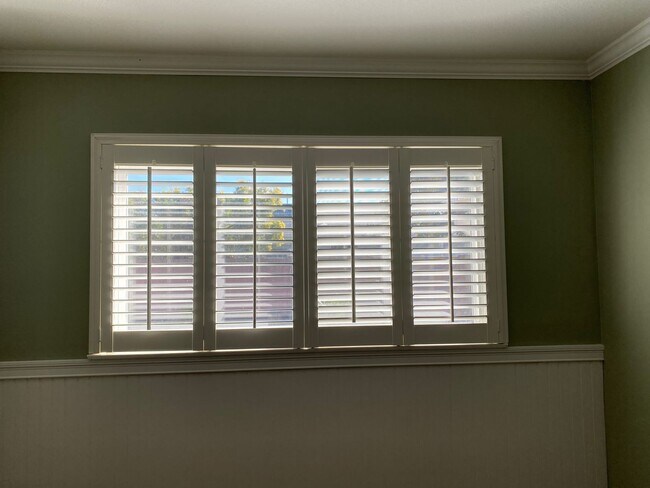 Building Photo - Beautiful 4 Bedroom Home for Rent in Huntington Beach