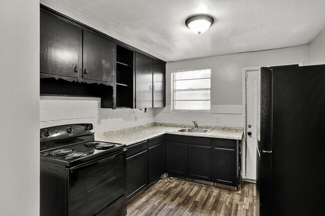 Building Photo - 5634 Astor Pl