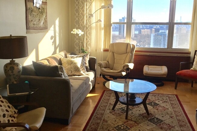 Building Photo - 2000 Linwood Ave