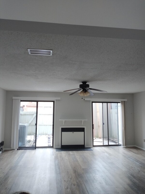 Foto del edificio - 1411 Highnoon Pl