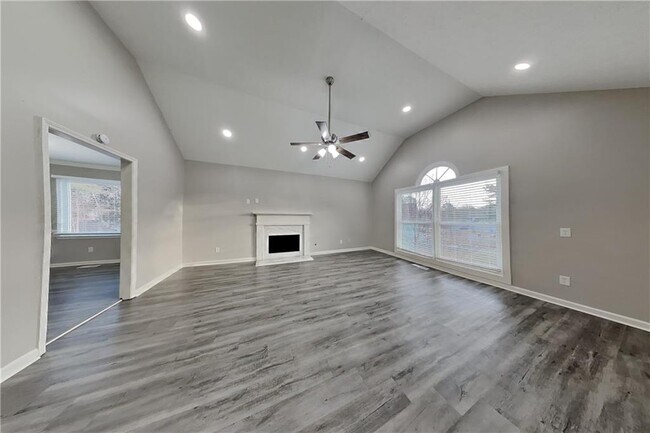 Foto del edificio - 880 Burning Bush Dr