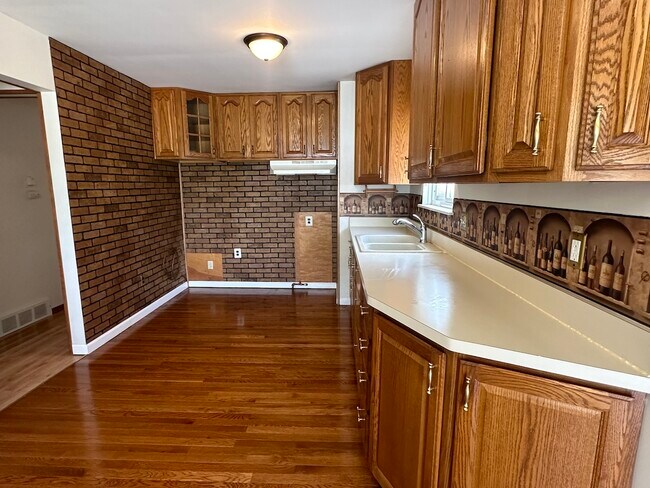 Building Photo - 16140 Toepfer Dr