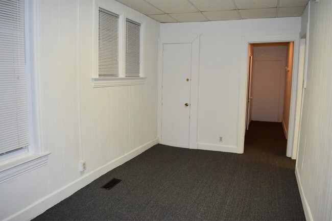 Building Photo - 1267 W Market St