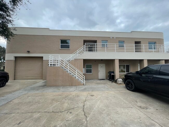 Outside of Complex - 180 Pinellas Ln