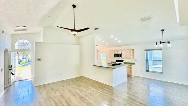 Building Photo - Relax & recharge in this Charming 3Bedroom...