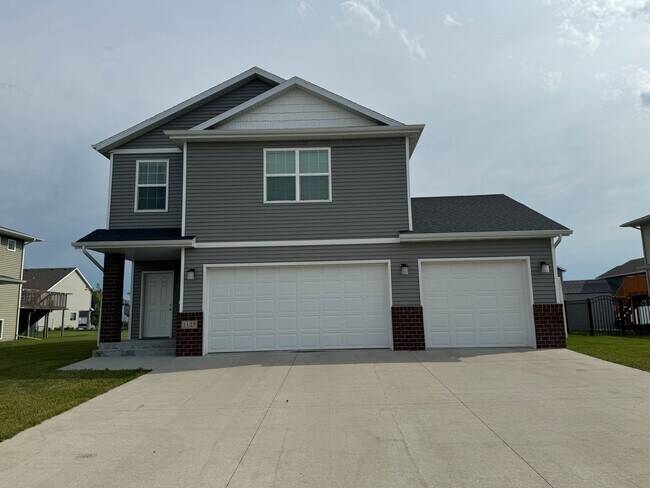 Building Photo - 4-bedroom, 3-bathroom West Fargo Single-Family Home w/ 3 Stall Garage