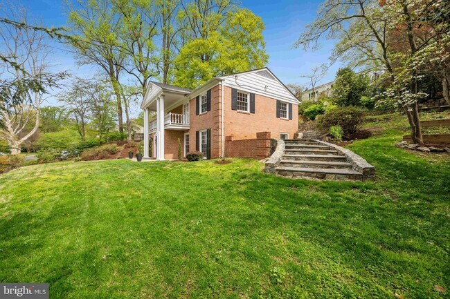 Foto del edificio - 9601 Barroll Ln