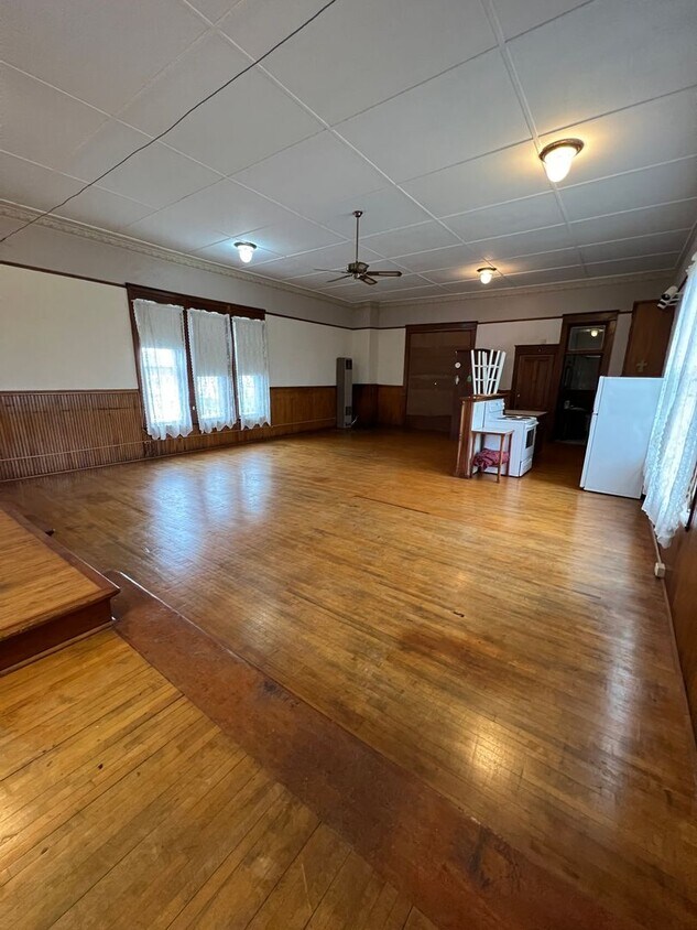 302 N Washington St Unit 2, Melrose, WI 54642 Room for Rent in Melrose, WI