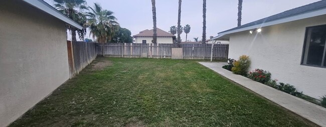 Nice Big Yard - 5516 Ramona Ct