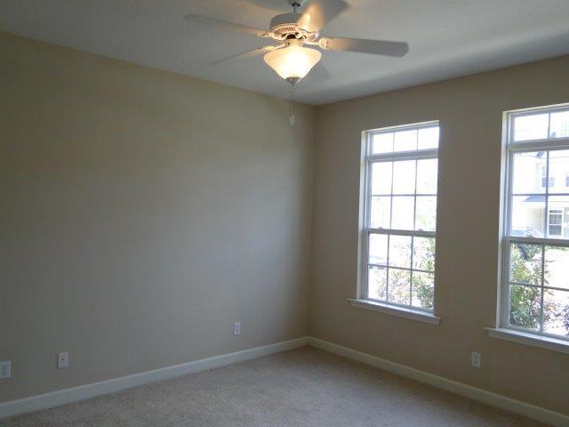Building Photo - Townhouse For Rent