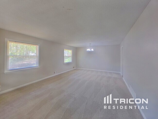 Building Photo - 2574 Northbrook Rd