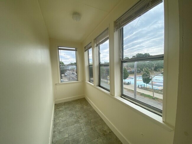 Foto del edificio - 130 Talbot Ave