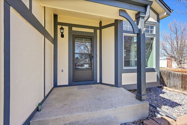 Photo - 5 bedroom, 4 bath home with 2 car garage