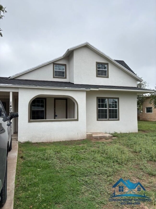 Building Photo - For Rent - 5 Bedroom/ 2 Bathroom in Santa Rita