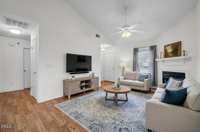 Foto del edificio - 1525 Surrey Ct