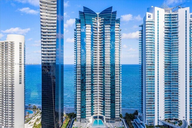 Building Photo - 17121 Collins Ave