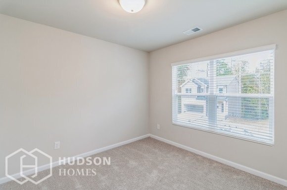 Foto del edificio - SELF TOUR NOW! - 210 Omega Court, Dallas, ...